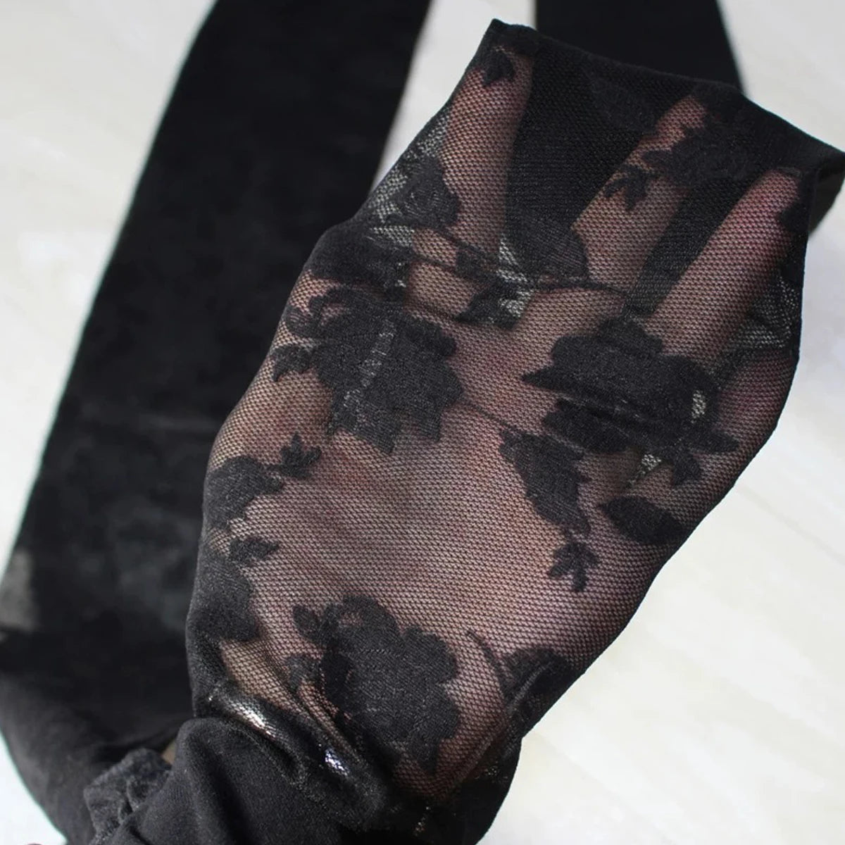 1 Pair of Women's Anti-Tear Pantyhose Highly Stretchy, Breathable, and Comfortable Featuring a Rose Pattern Design