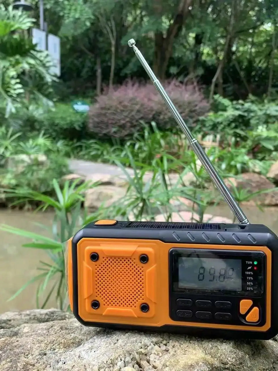 Vexaroa 4000mAh emergency solar crank radio — product image 5