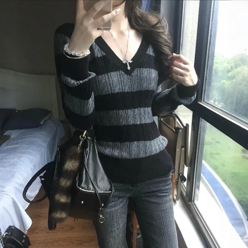 Vexaroa Japanese vintage striped V-neck knit sweater - product gallery image 2