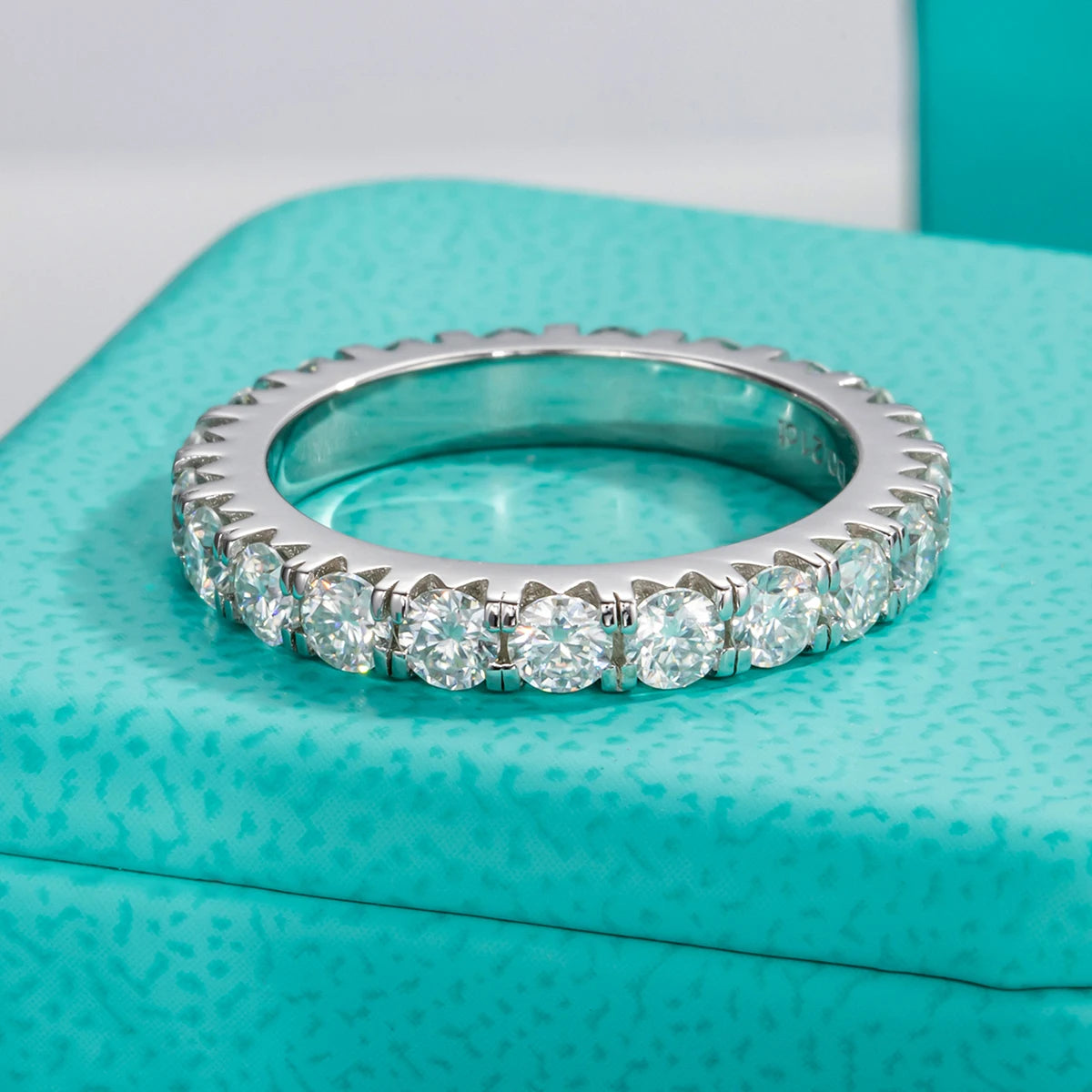 Vexaroa 3mm D-Colour Moissanite Wedding Band - product image 3
