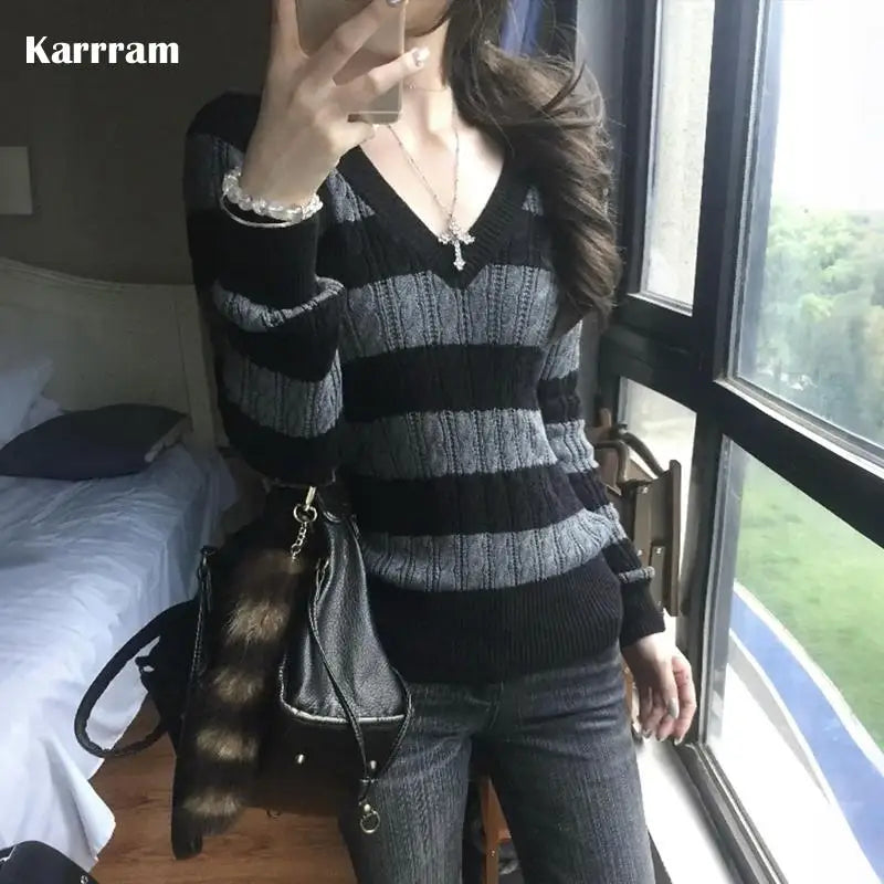 Vexaroa Japanese vintage striped V-neck knit sweater - product gallery image 8