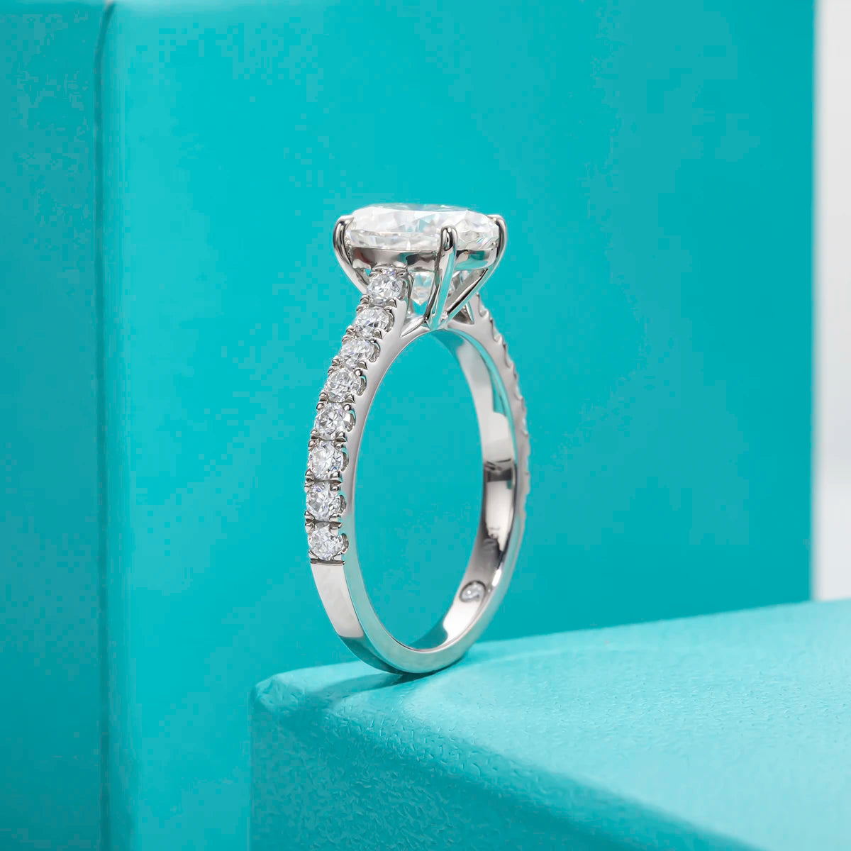 Vexaroa 2ct Oval D-Colour Moissanite Ring - product image 3