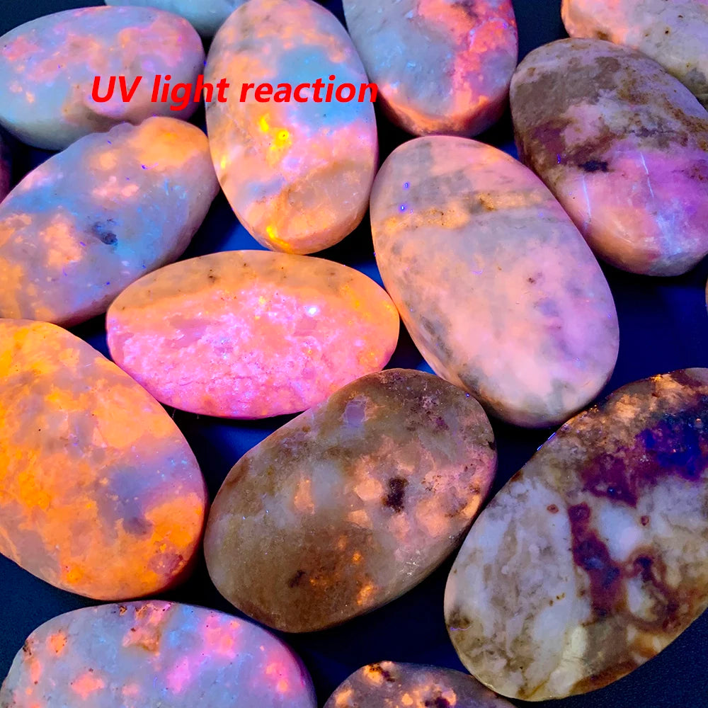 Vexaroa purple hackmanite palm stone - view 4