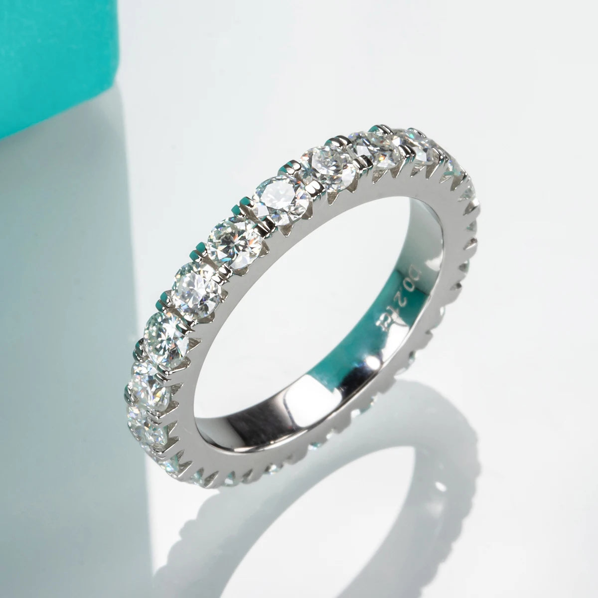 Vexaroa 3mm D-Colour Moissanite Wedding Band - product image 4