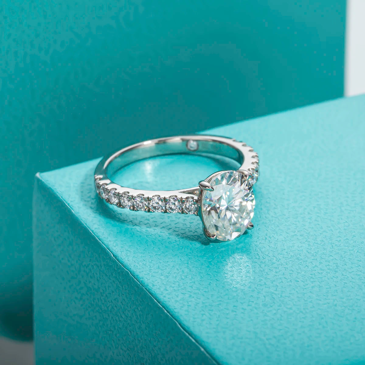 Vexaroa 2ct Oval D-Colour Moissanite Ring - product image 4