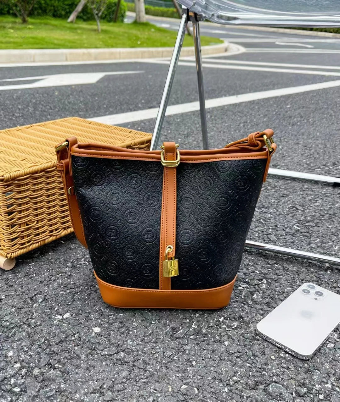 Luxury Genuine Leather Bucket Bag | Crossbody Shoulder Purse | Black & Beige | Vexaroa