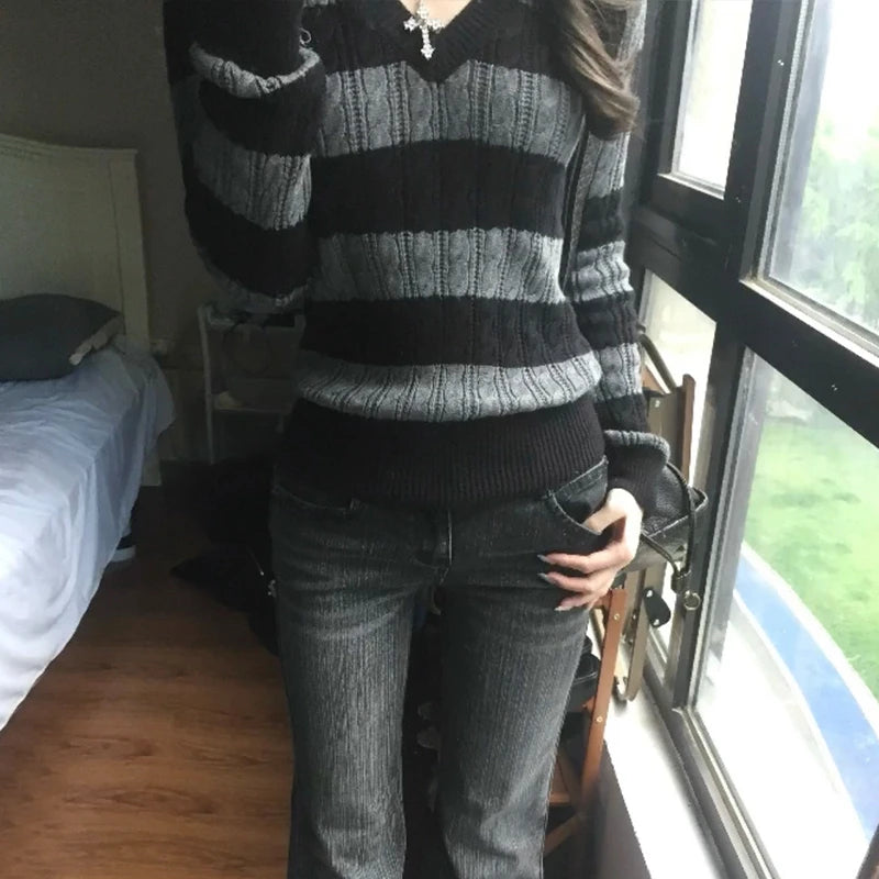 Vexaroa Japanese vintage striped V-neck knit sweater - product gallery image 5